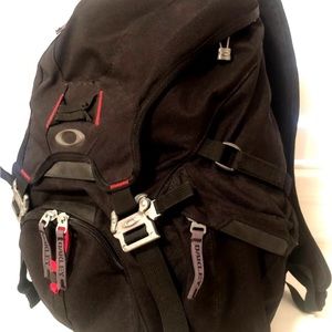 OAKLEY TACTICAL FIELD GEAR BACKPACK Black w/ Rare Mechanism Latches Day Pack Bag